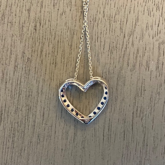 Sapphire heart pendant - Picture 3 of 5